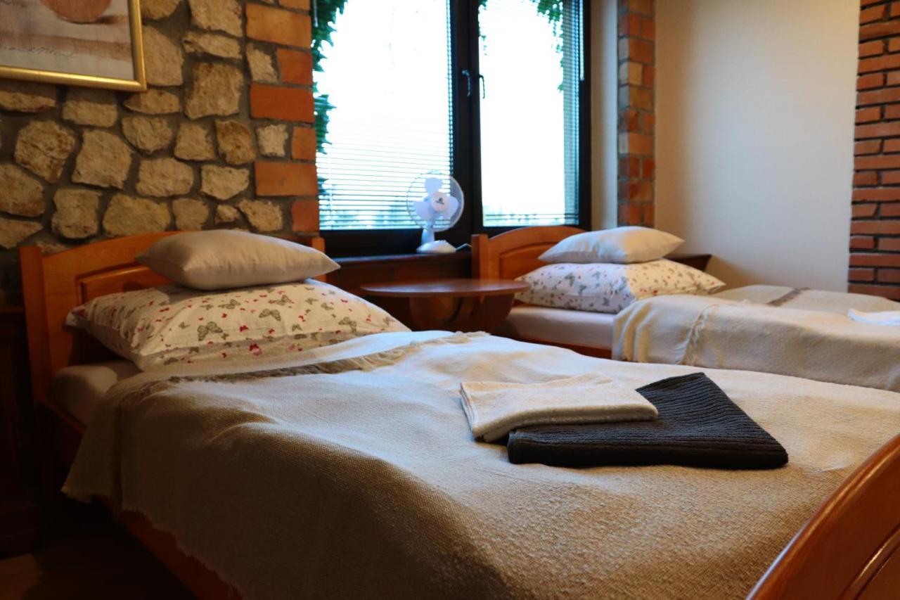 Karczma Pod Jesionem Hotel Brdow ภายนอก รูปภาพ