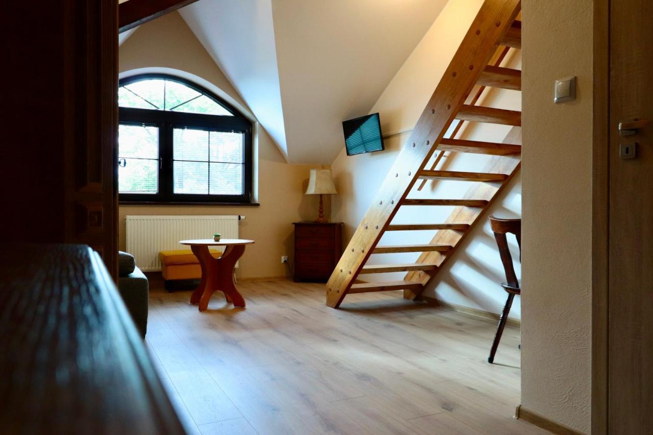 Karczma Pod Jesionem Hotel Brdow ภายนอก รูปภาพ