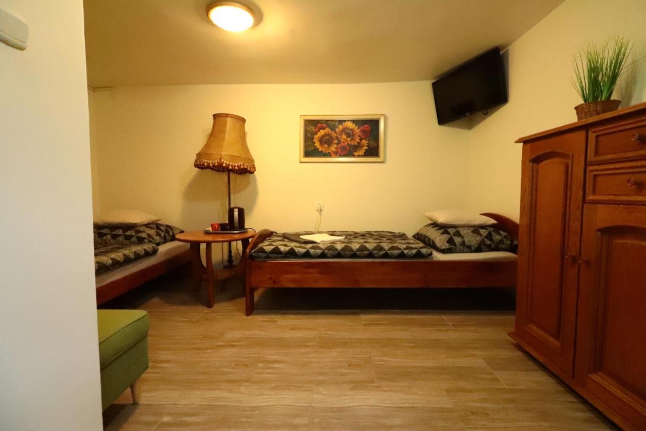 Karczma Pod Jesionem Hotel Brdow ภายนอก รูปภาพ